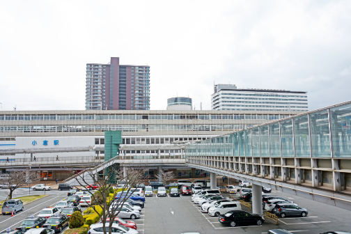 JR小倉駅から会場までを結ぶ快適な屋根付き歩道